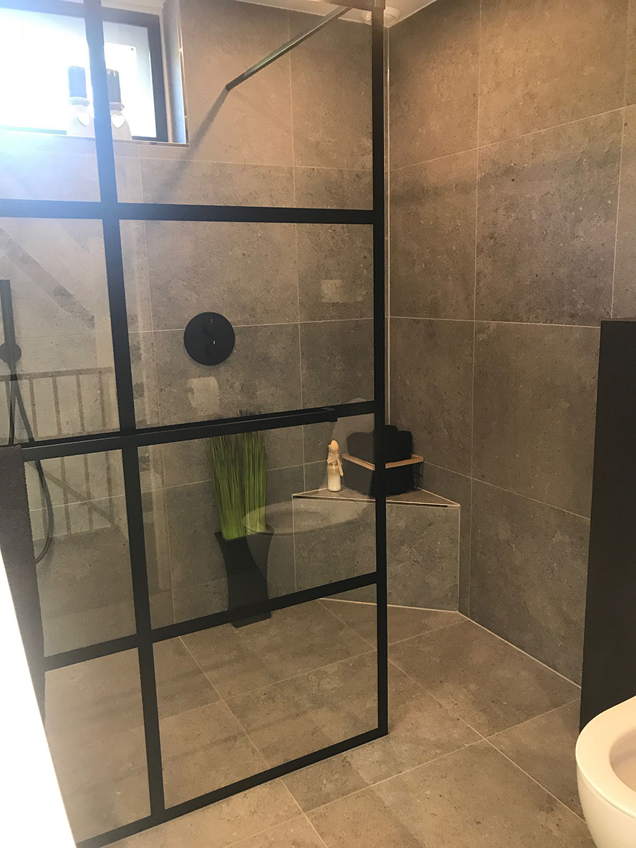 content 02b zwarte badkamer hendriks badkamers tegels sanitair sheerenberg