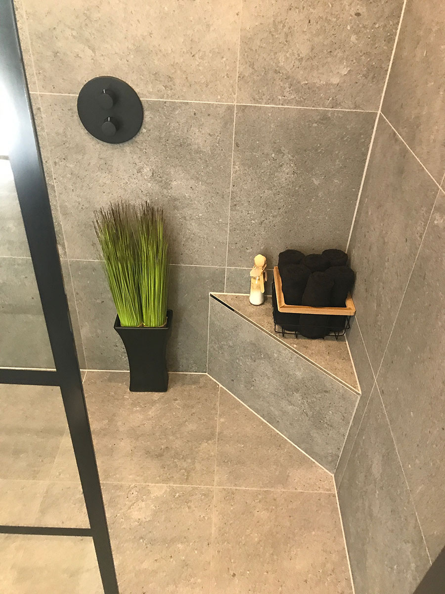 content 04b zwarte badkamer hendriks badkamers tegels sanitair sheerenberg