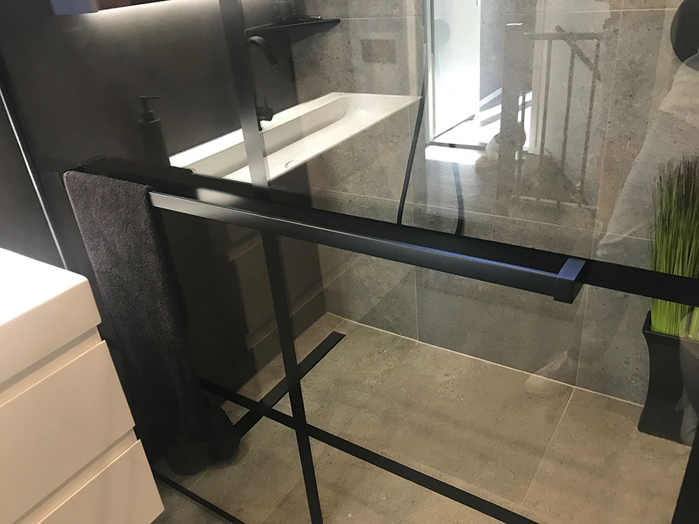 content 10b zwarte badkamer hendriks badkamers tegels sanitair sheerenberg
